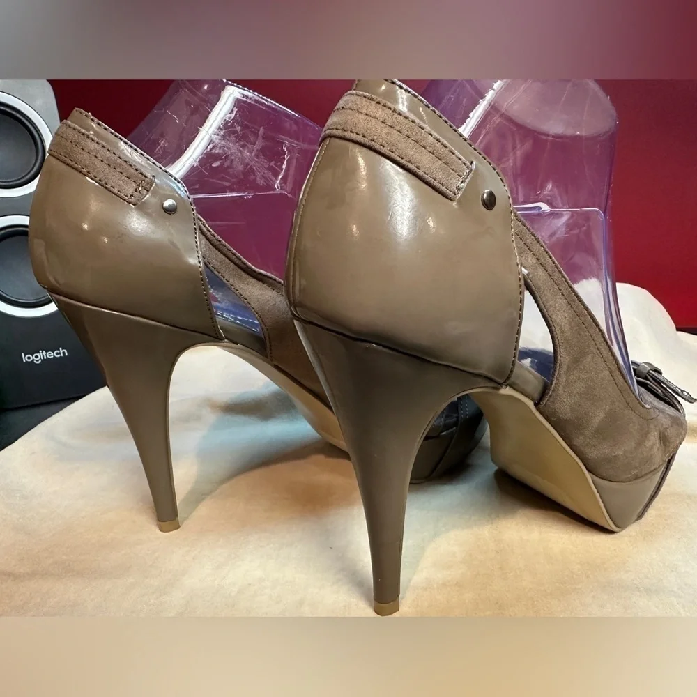 Guess Stiletto 5” Heels 1.25” Platform Taupe Patent & Faux Suede Women’s Sz 9.5M